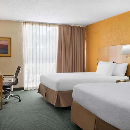 Ramada By Wyndham Tucson-3