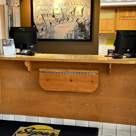Super 8 By Wyndham West Branch-3