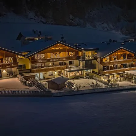 Martinshof Berg Herz Hotel-3