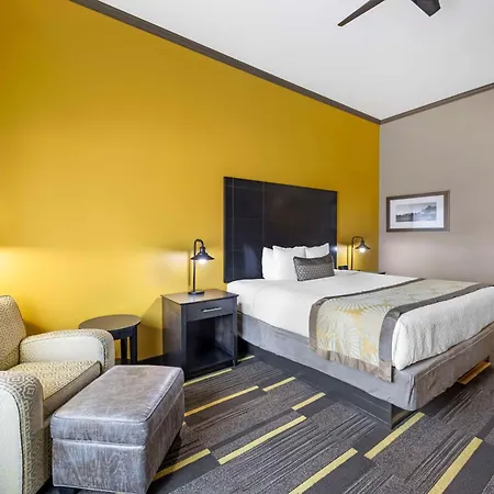 Best Western Plus Emerald Inn & Suites-2