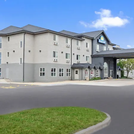 Days Inn By Wyndham Steinbach-2