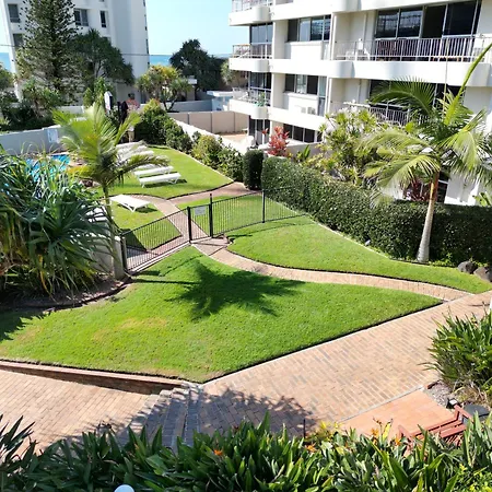 Surfers Chalet-3