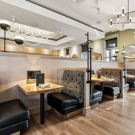 Sandman Signature Calgary Airport Hotel-2