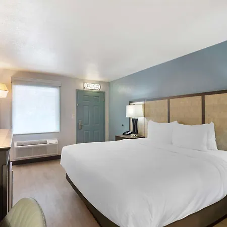 Best Western Plus St. Simons-2