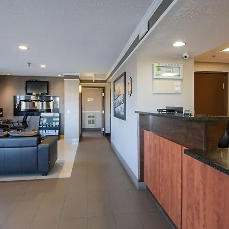 Super 8 By Wyndham Kamloops On The Hill-3