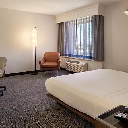 Courtyard By Marriott Baldwin Park-3