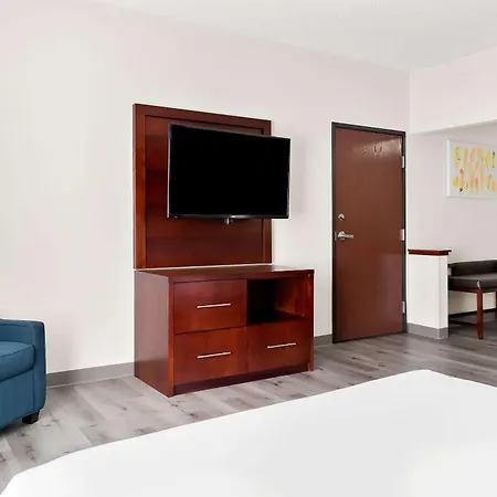 Holiday Inn Express & Suites Southfield - Detroit-2