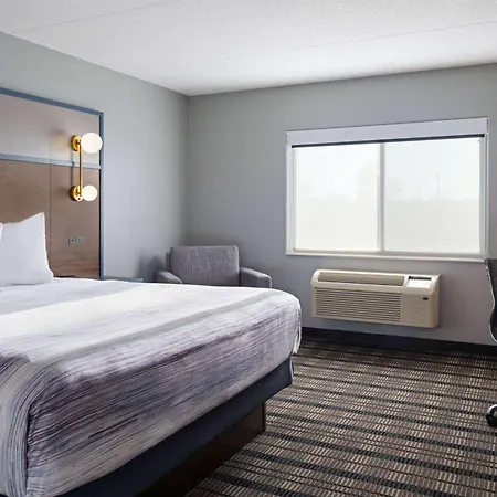 Americinn By Wyndham Beaver Dam-3
