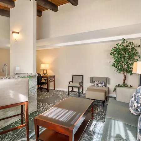 Best Western Plus Carpinteria Inn-3