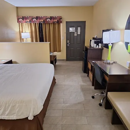 Super 8 By Wyndham Weslaco-3