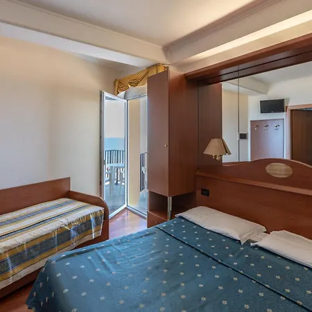 Hotel Mondial-3