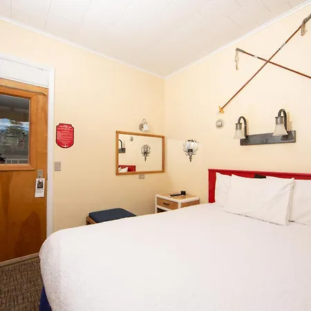Yodeler Motel-2