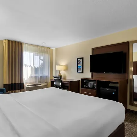 Comfort Inn & Suites Greeley-3