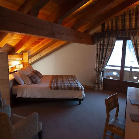 La Madonnina Del Gran Paradiso Wellness Hotel-3