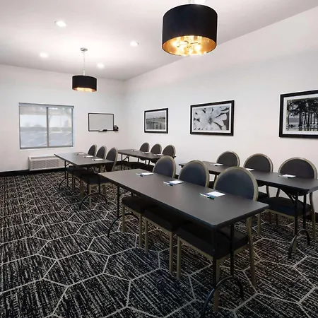 La Quinta Inn & Suites By Wyndham Meridian-3