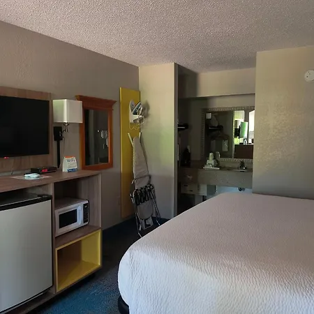 Days Inn By Wyndham Elberton-2