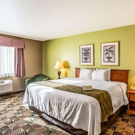 Quality Inn & Suites Hannibal West-3