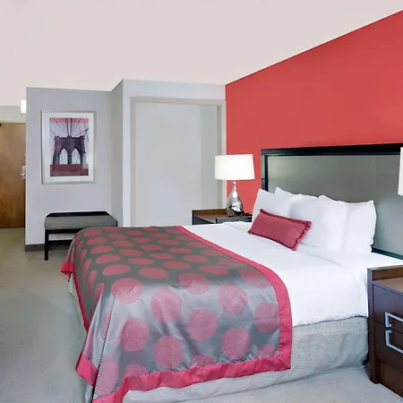 Ramada By Wyndham Marquette-2