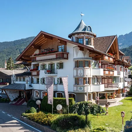 Mirabell Dolomites Hotel-3