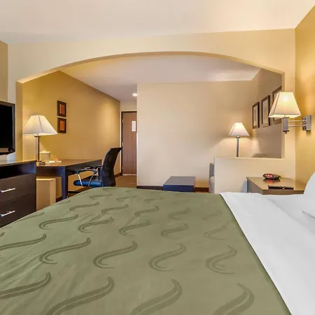 Quality Inn & Suites Lenexa Kansas City-2