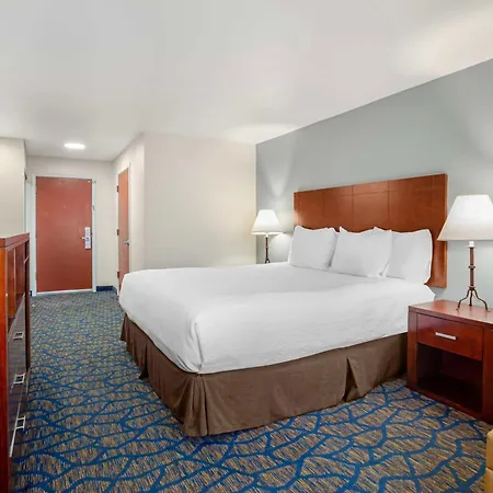 Best Western Plus Villa Del Lago Inn Patterson-2