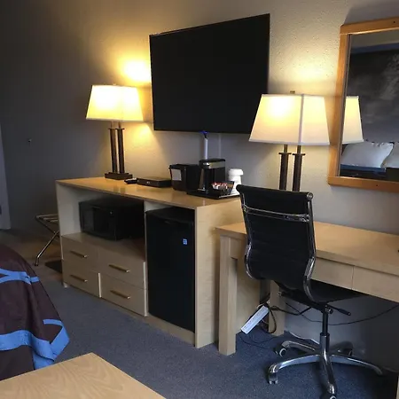 Super 8 By Wyndham Swift Current-2