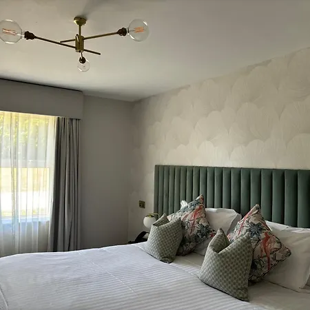 Hatherley Manor Hotel & Spa-3
