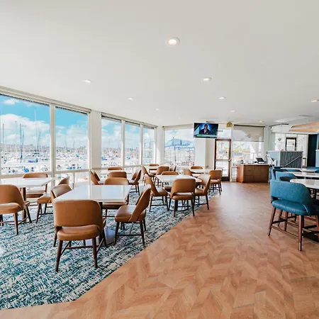 Bay Club Hotel And Marina-3