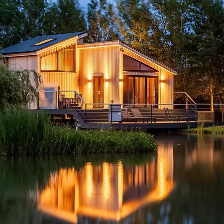 Woad Mill Lakeside Lodges-3
