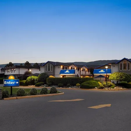 Days Inn By Wyndham Kelowna-3