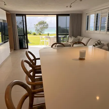 San Simeon Beachfront Apartments Tugun-3