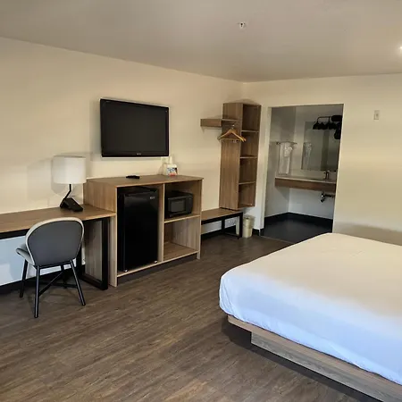 Rodeway Inn & Suites Rancho Mirage - Palm Desert Area-3