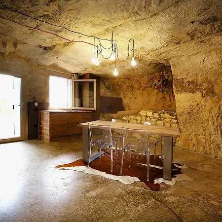Chez Les Grottes-2