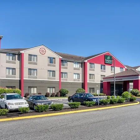 Evergreen Inn & Suites-3