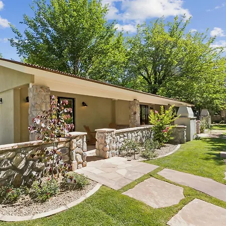 The Joy Sedona - Bed & Breakfast And Luxury Creekside Cabins-3