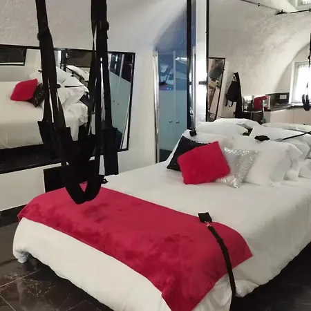 La suite miroir, love room avec jacuzzi-2