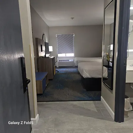 Days Inn By Wyndham Jefferson City-3
