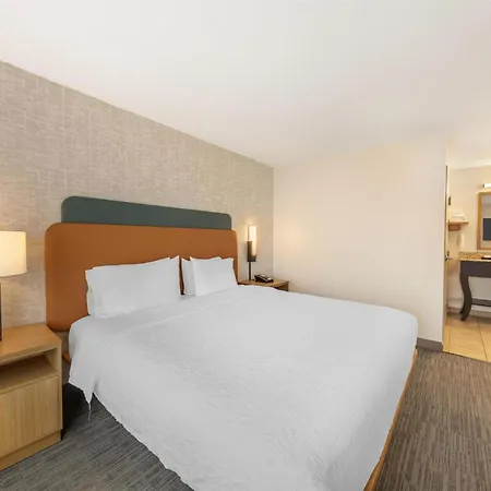 Hampton Inn & Suites Moreno Valley-2