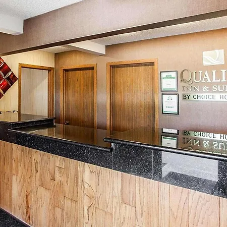 Quality Inn & Suites Davenport Near I-80-3