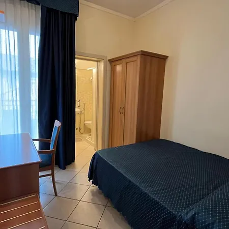 Hotel De La Ville-3