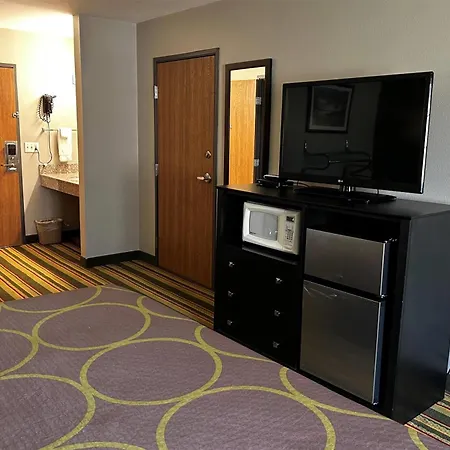 Super 8 By Wyndham Mound City-2