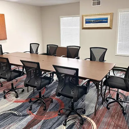 Mainstay Suites Madison Airport-3
