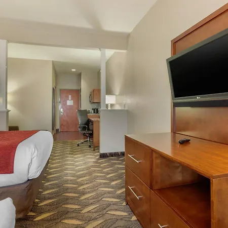 Comfort Suites Rolla-2