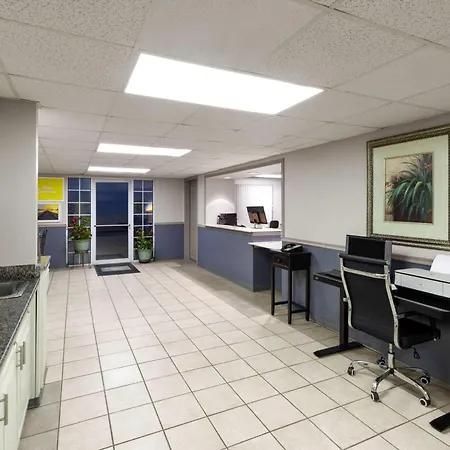Days Inn By Wyndham Mountain Home-3