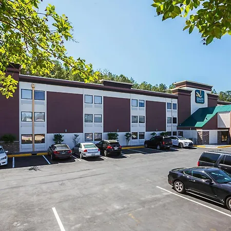 Quality Inn & Suites Near Six Flags East-2