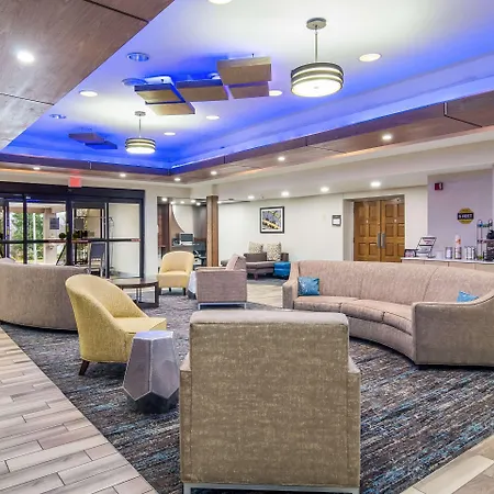 Comfort Inn & Suites Pittsburgh Fox Chapel-3