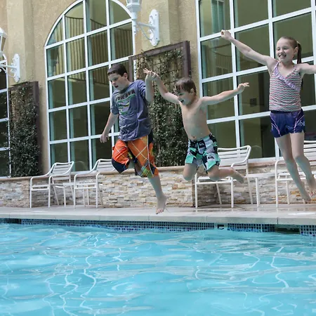Desert Palms Hotel & Suites Anaheim Resort-3