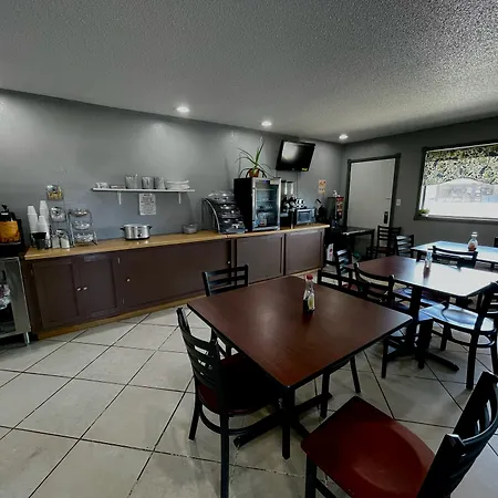 Royal Inn & Suites-2