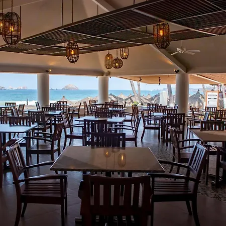 Emporio Ixtapa-3