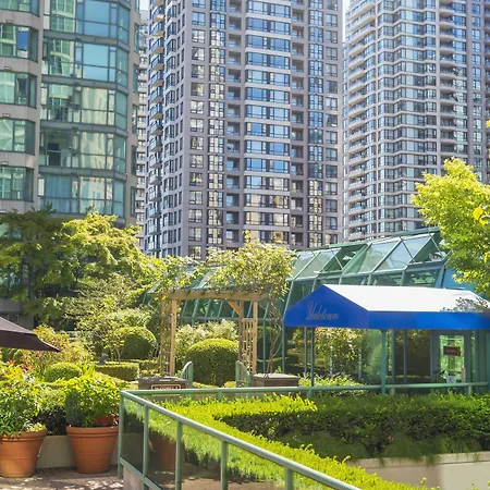 Rosedale On Robson Suite Hotel-3